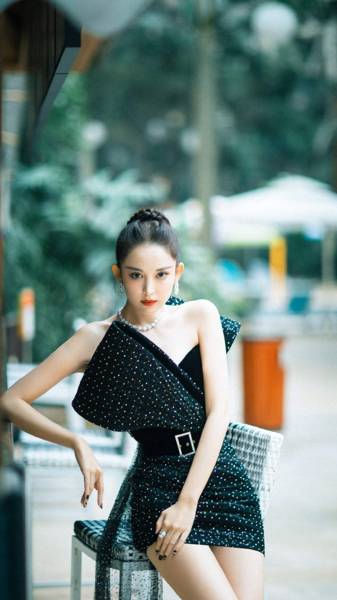 钟楚曦优雅性感写真手机壁纸图片