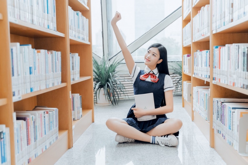 美女王尔琳图片