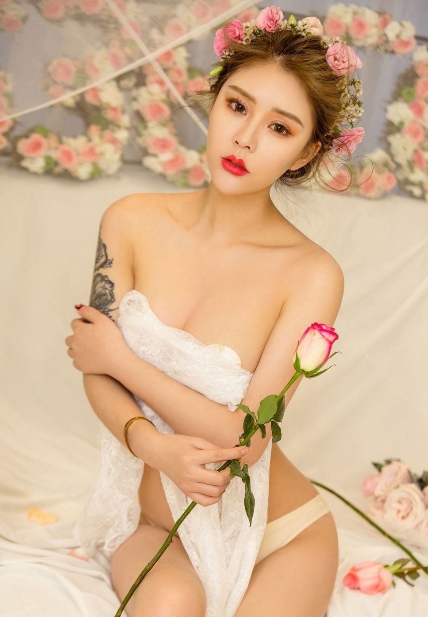 美女爱菲图片