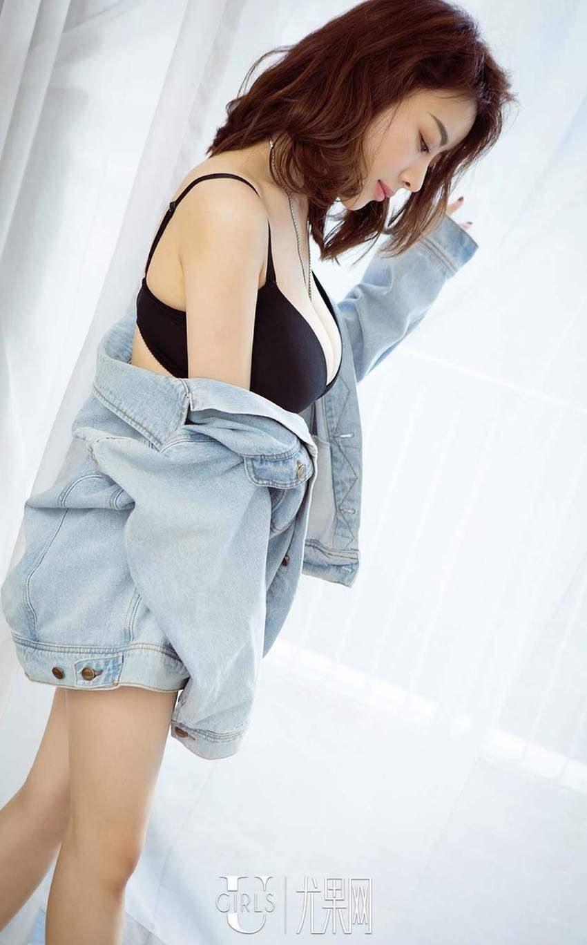 美女爱菲图片