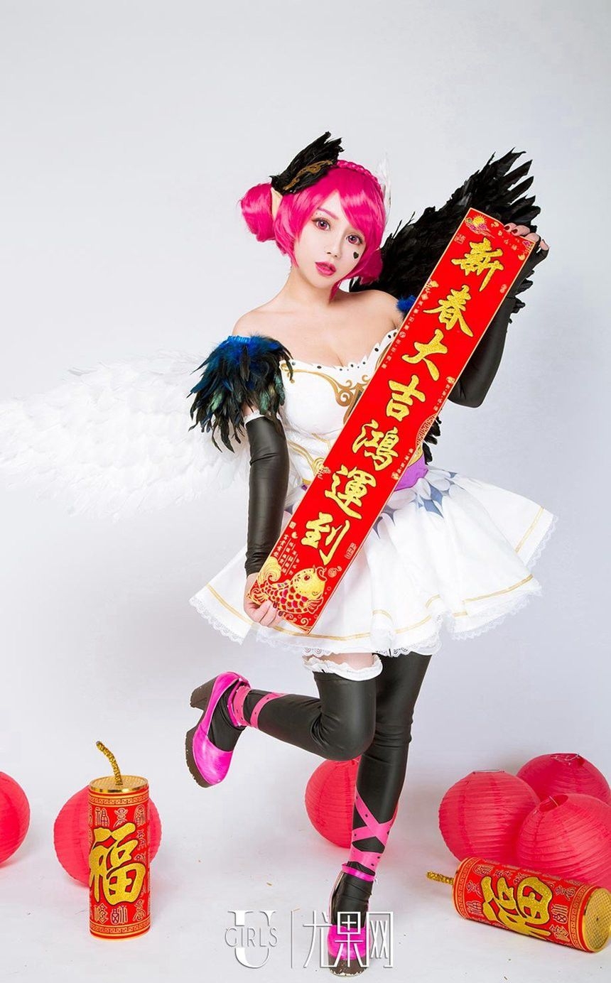 美女爱菲图片