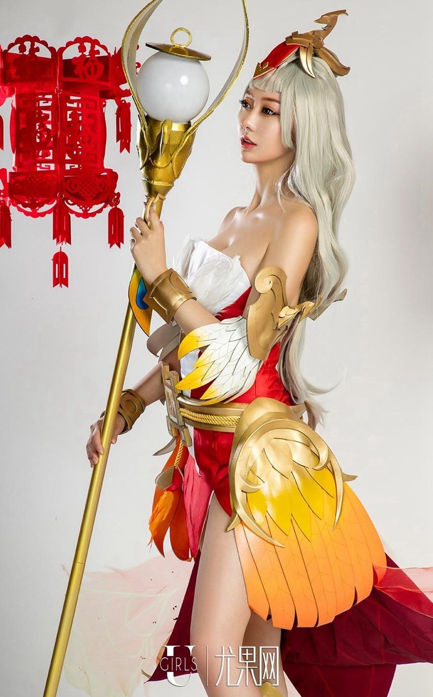 美女爱菲图片