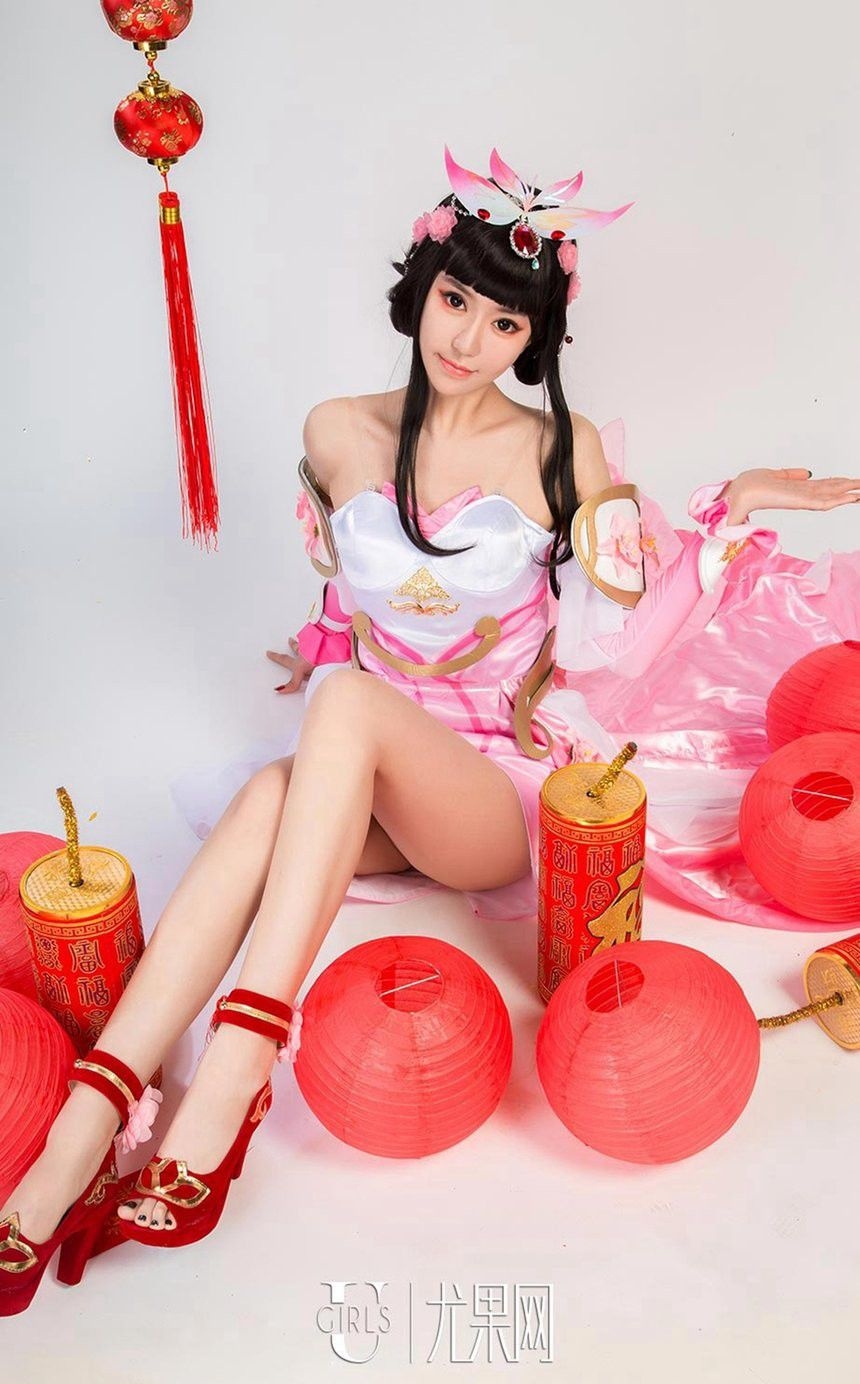 美女爱菲图片