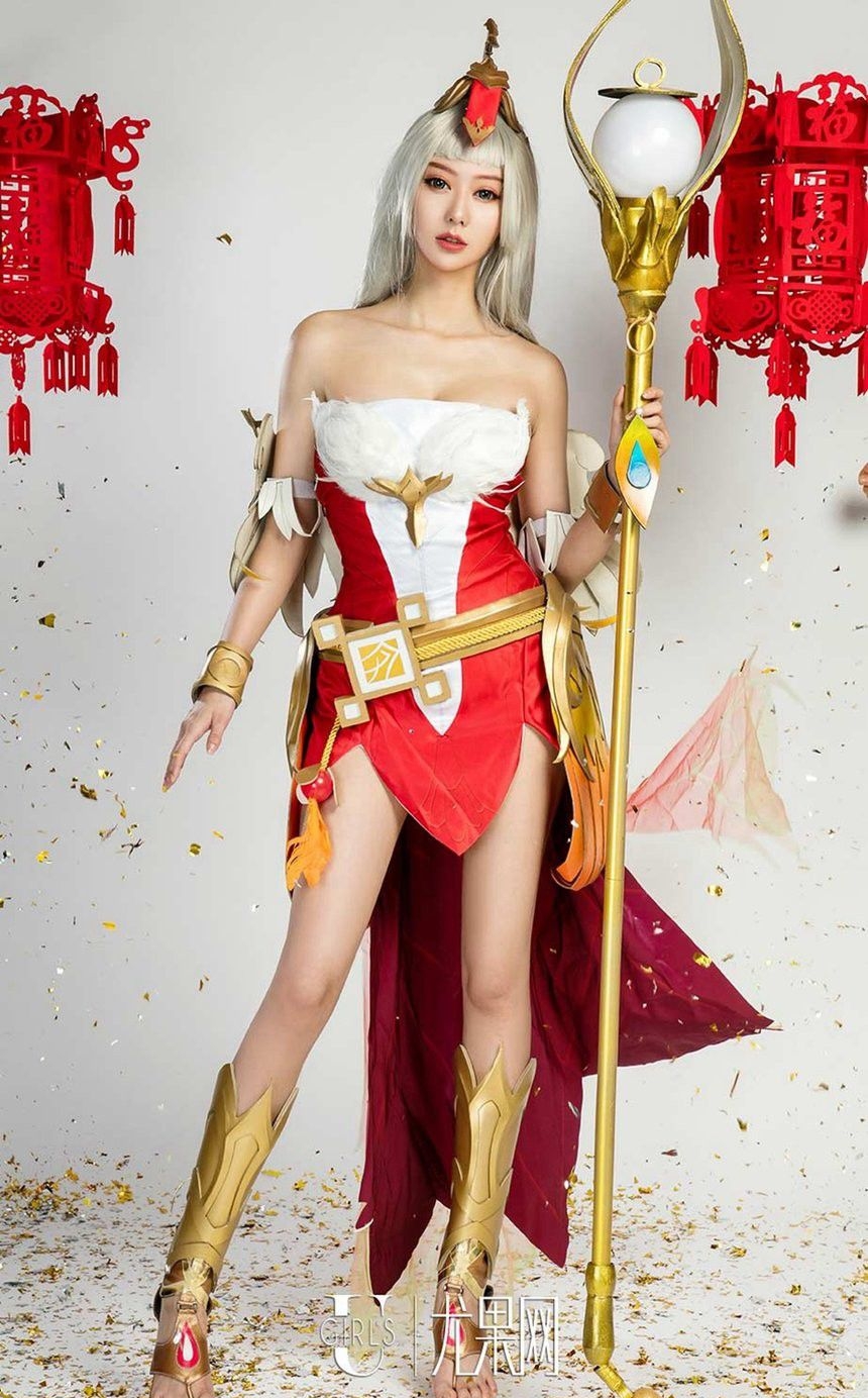 美女爱菲图片
