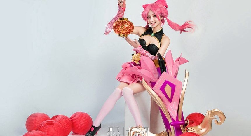 美女爱菲图片