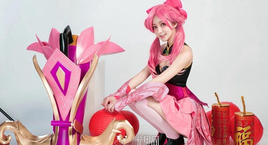 美女爱菲图片
