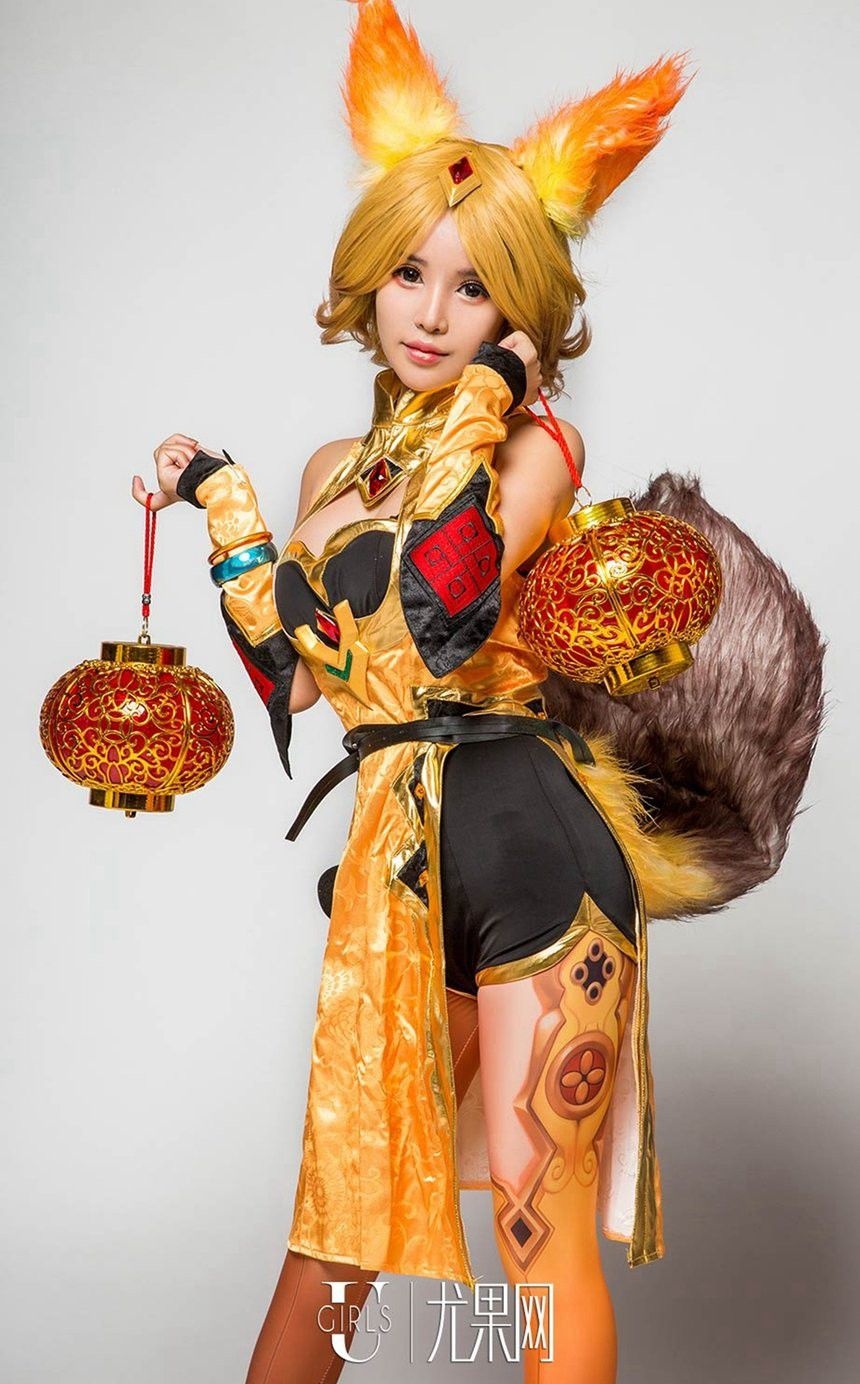 美女爱菲图片