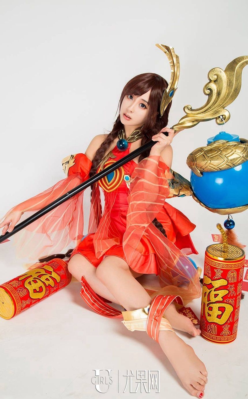 美女爱菲图片