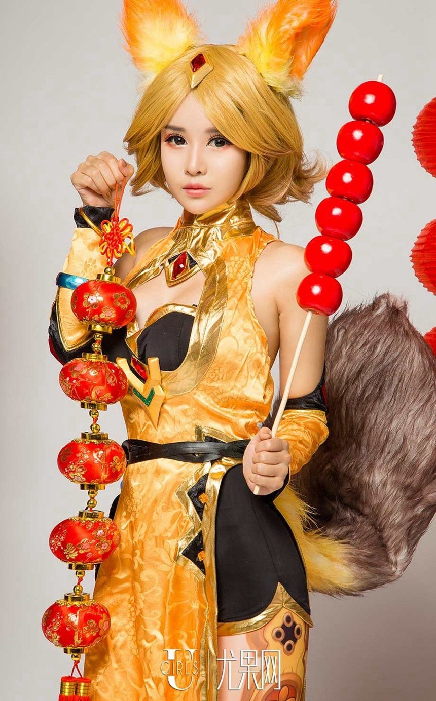美女爱菲图片