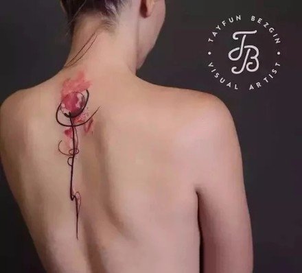 背部纹身图片
