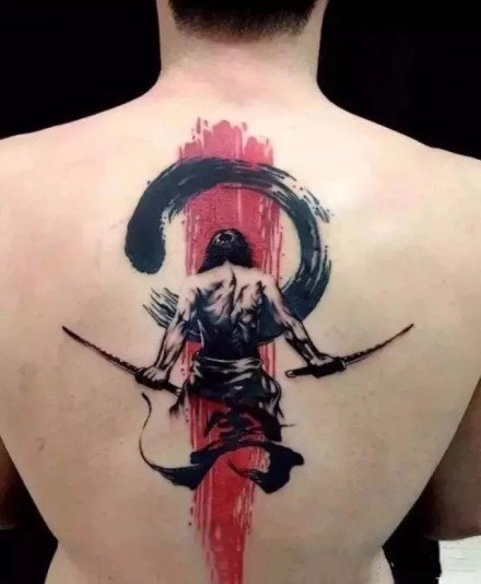背部纹身图片