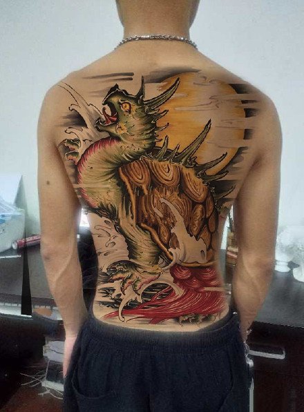 背部纹身图片