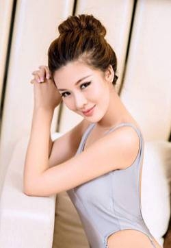 亚洲美女mm美女模特云菲菲4套服装秀完美身材写真集