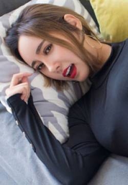 美女性感美女沙发写真桌面壁纸