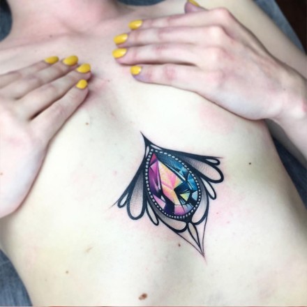 胸部纹身图片