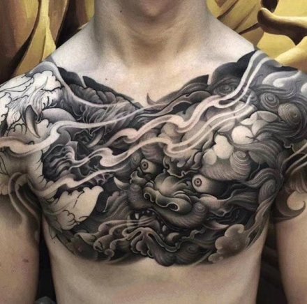 胸部纹身图片