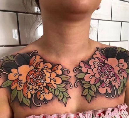 胸部纹身图片