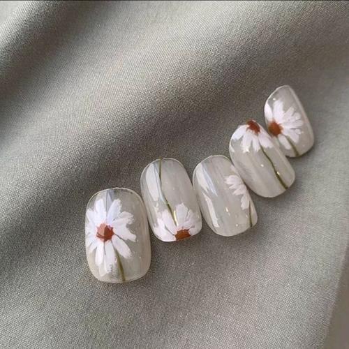 白美甲图片