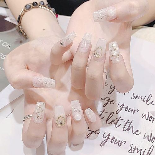 白美甲图片