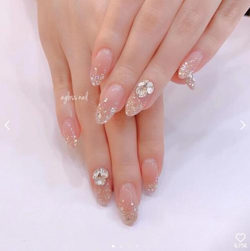 白美甲图片