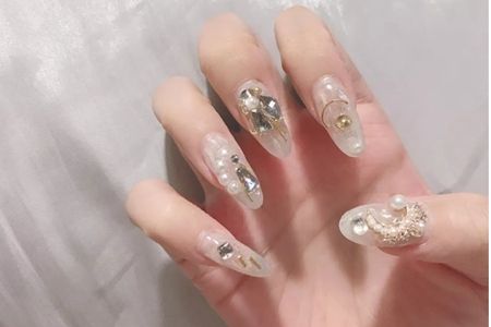 白美甲图片