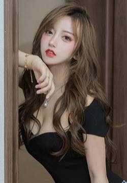 美女模特水嫩丰满蜜桃小妹米线线蛇臀蜂腰醉酒裸露高清美女写真图集