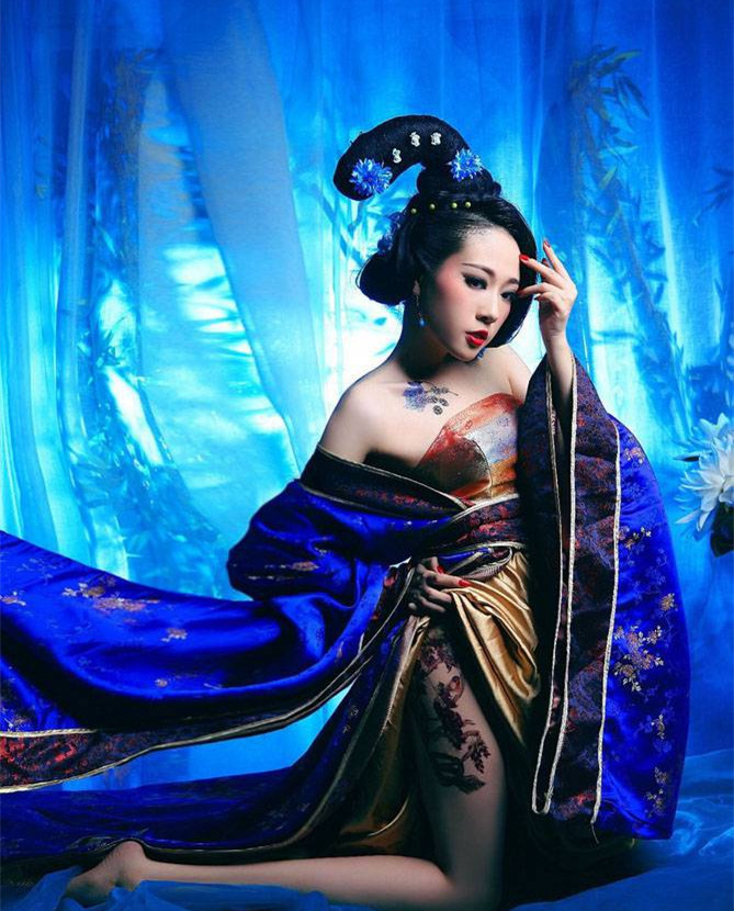 传统惊艳古典美女蓝色妖姬美女彩绘性感高清写真图片