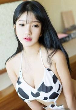 日本美女模特小尤奈性感奶牛内衣与典雅浴袍高清写真集