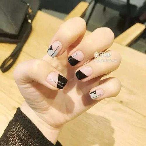咖色美甲图片大全款式 咖色美甲图案图片