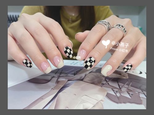 黑白棋盘格美甲 蓝色棋盘格美甲图片图片