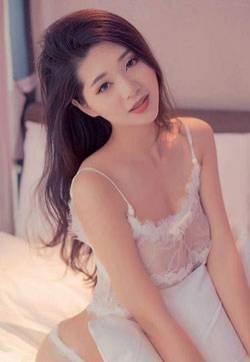 亚洲美女模特长发美少妇kiki床上情趣挑逗搔首弄姿高清写真图集