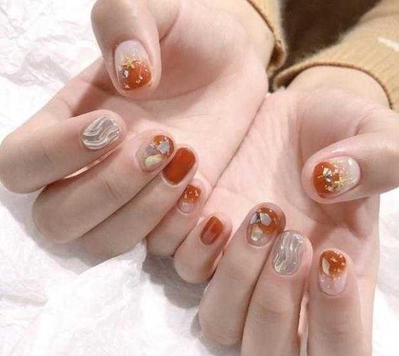 黄美甲图片