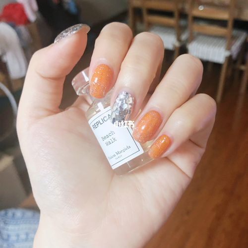 黄美甲图片