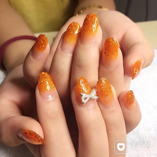 黄美甲图片
