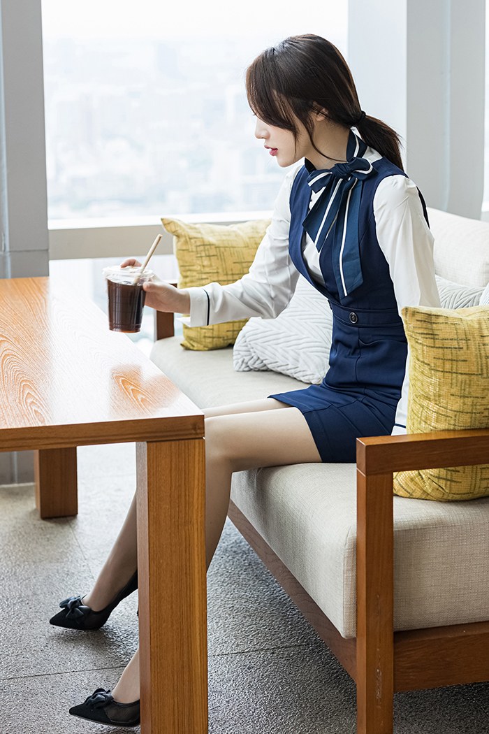 亚洲美女职业催情师沈梦瑶黑丝美脚隐约漏乳高清模特写真集图片