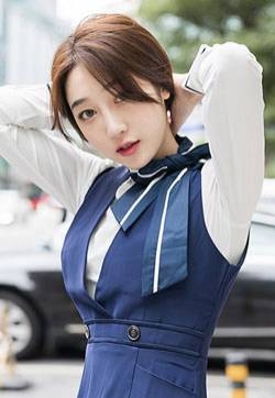 高清美女美图录白皙粉嫩实习服务员九月生蜜汁美臀香滑顺手写真图集