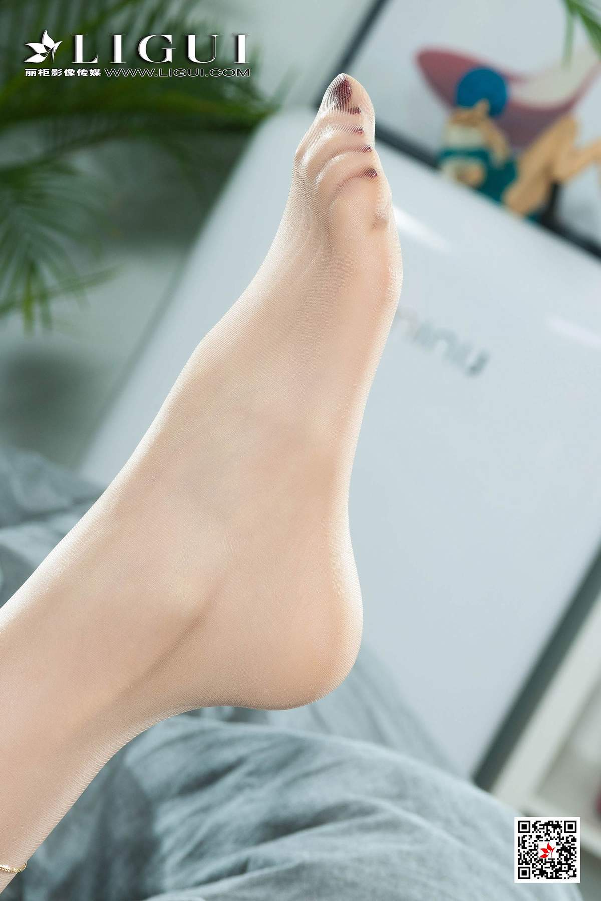 姐妹花内衣秀生活摄影然然凉儿沙滩丝袜诱惑美腿丝足写真集图片
