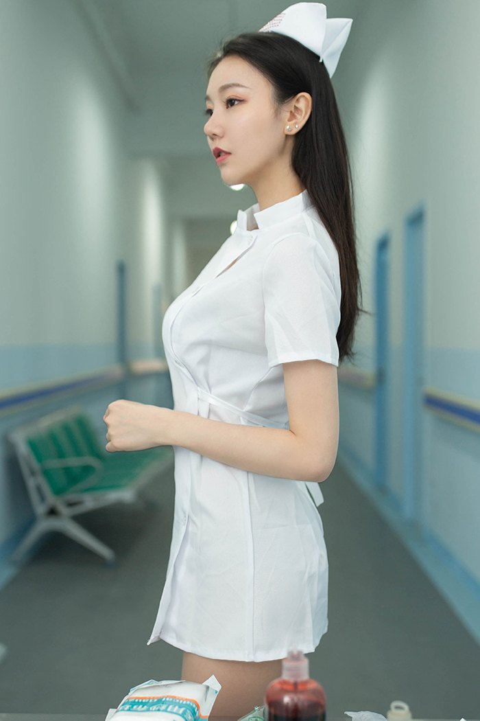 迷人尤物美女小护士安然肉丝美腿退烧治病高清写真图片图片