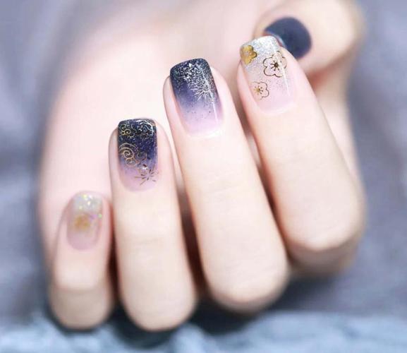 灰美甲图片
