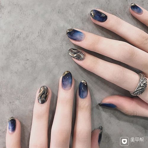 灰美甲图片