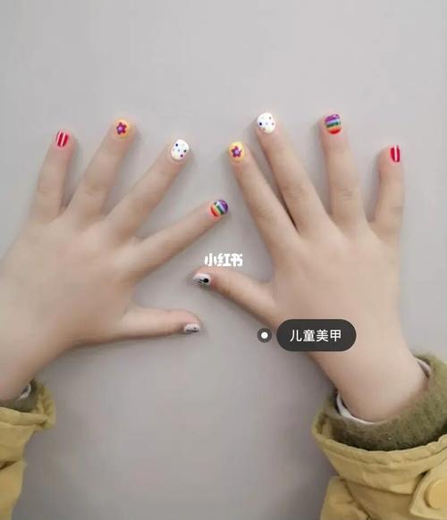 灰美甲图片