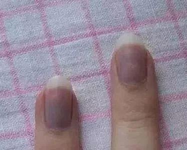紫美甲图片