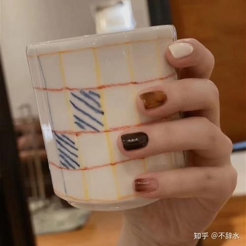 黑美甲图片