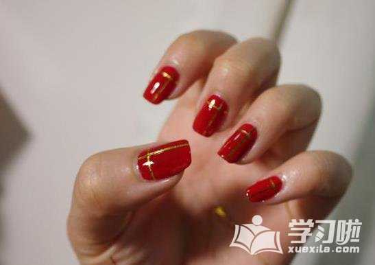 酒红色指甲油美甲图案 酒红色美甲图片大全图片