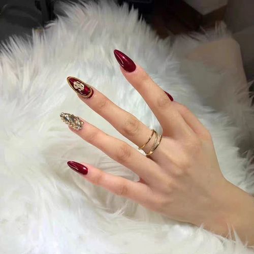 红美甲图片