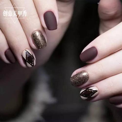 黑美甲图片