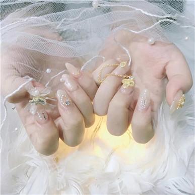 白美甲图片
