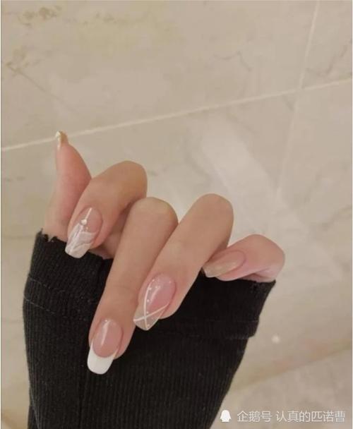 白美甲图片