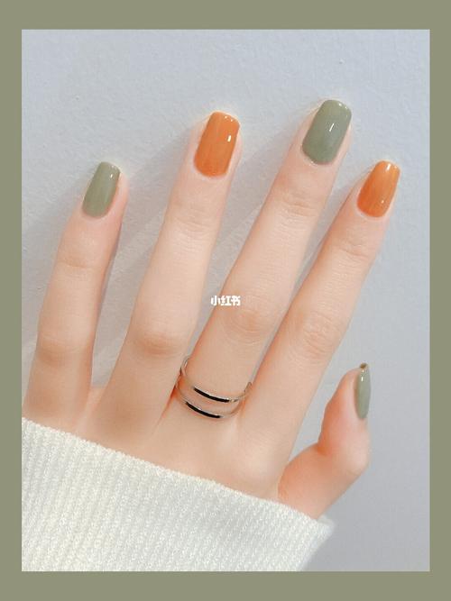 黄美甲图片