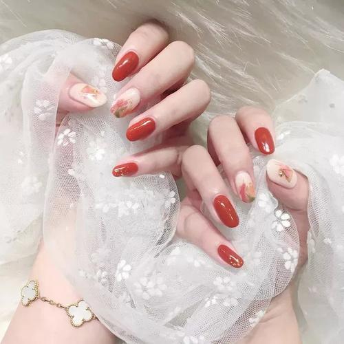 黄美甲图片